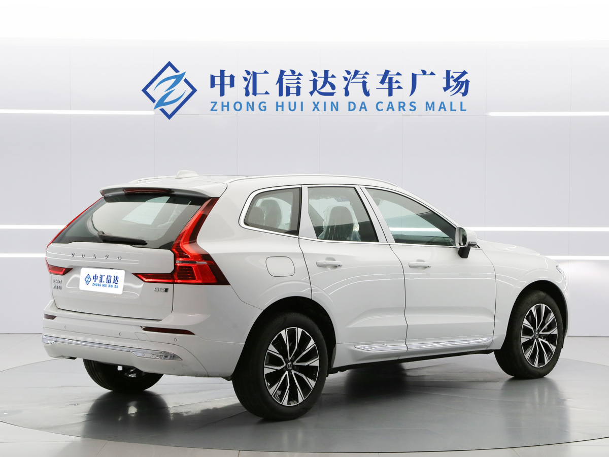 沃爾沃 XC60  2023款 B5 四驅(qū)智遠(yuǎn)豪華版圖片