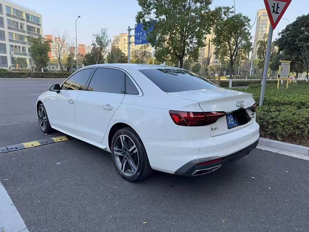 奧迪 奧迪A4L  2022款 40 TFSI 時(shí)尚動(dòng)感型圖片