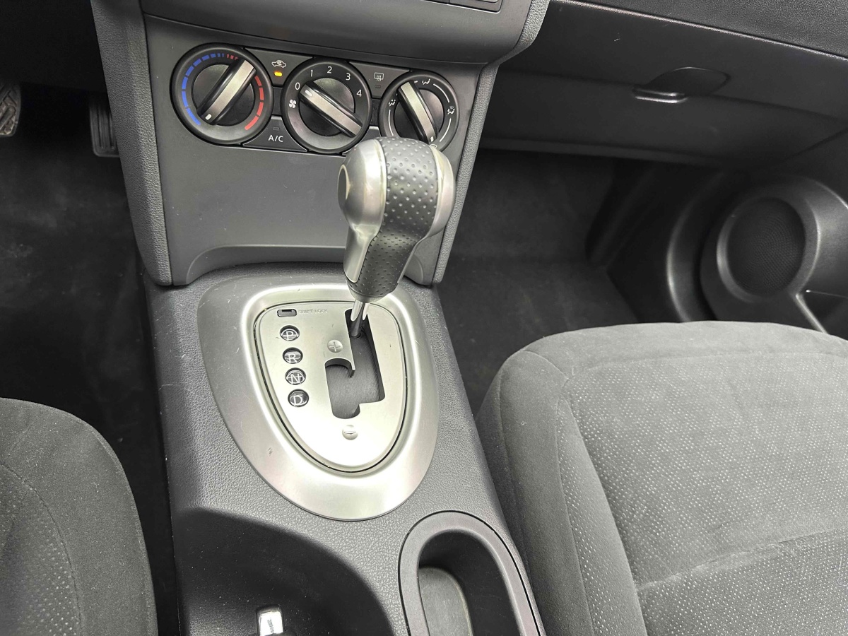 2015年4月日產(chǎn) 逍客  2015款 2.0XL 酷火 CVT 2WD