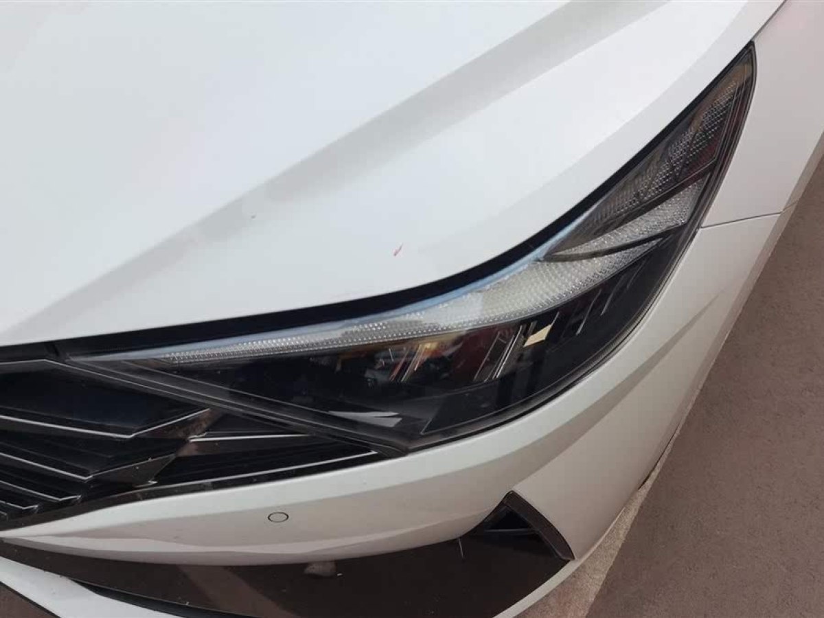 現(xiàn)代 伊蘭特  2021款 1.5L LUX尊貴版圖片