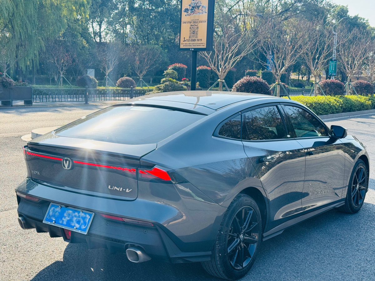 長(zhǎng)安 長(zhǎng)安UNI-V  2023款 1.5T 尊貴型圖片