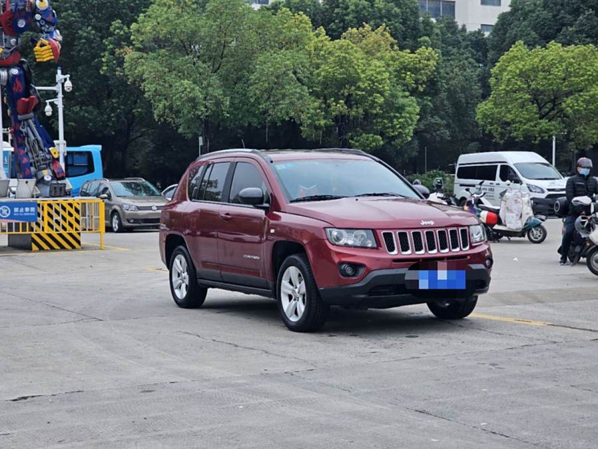 Jeep 指南者  2014款 改款 2.0L 兩驅(qū)進(jìn)取版圖片