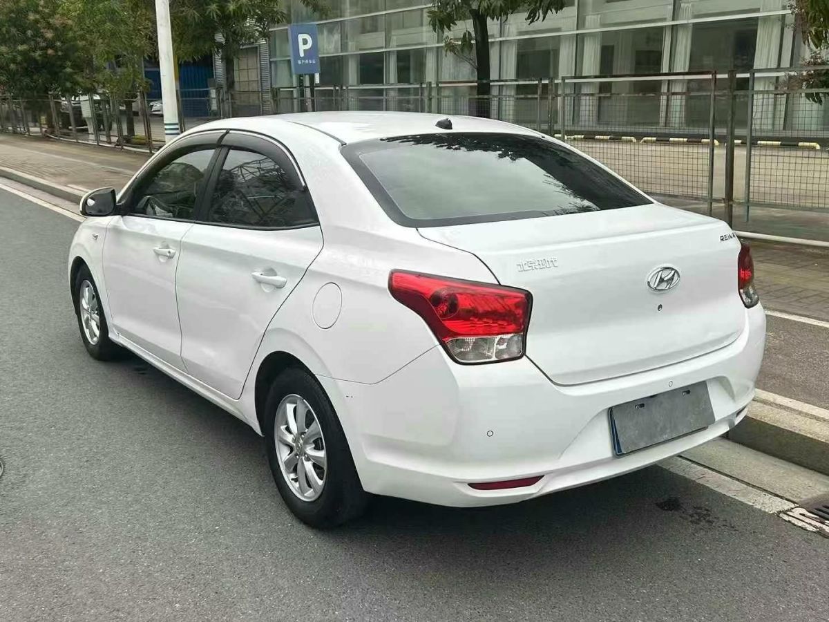 現(xiàn)代 瑞納 圖片