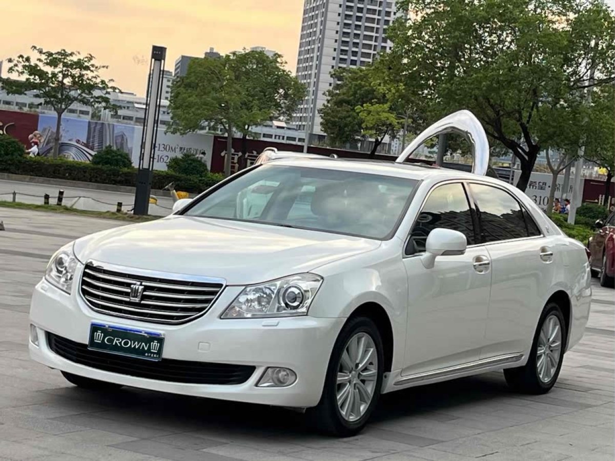 豐田 皇冠  2010款 2.5L Royal 真皮天窗導(dǎo)航版圖片