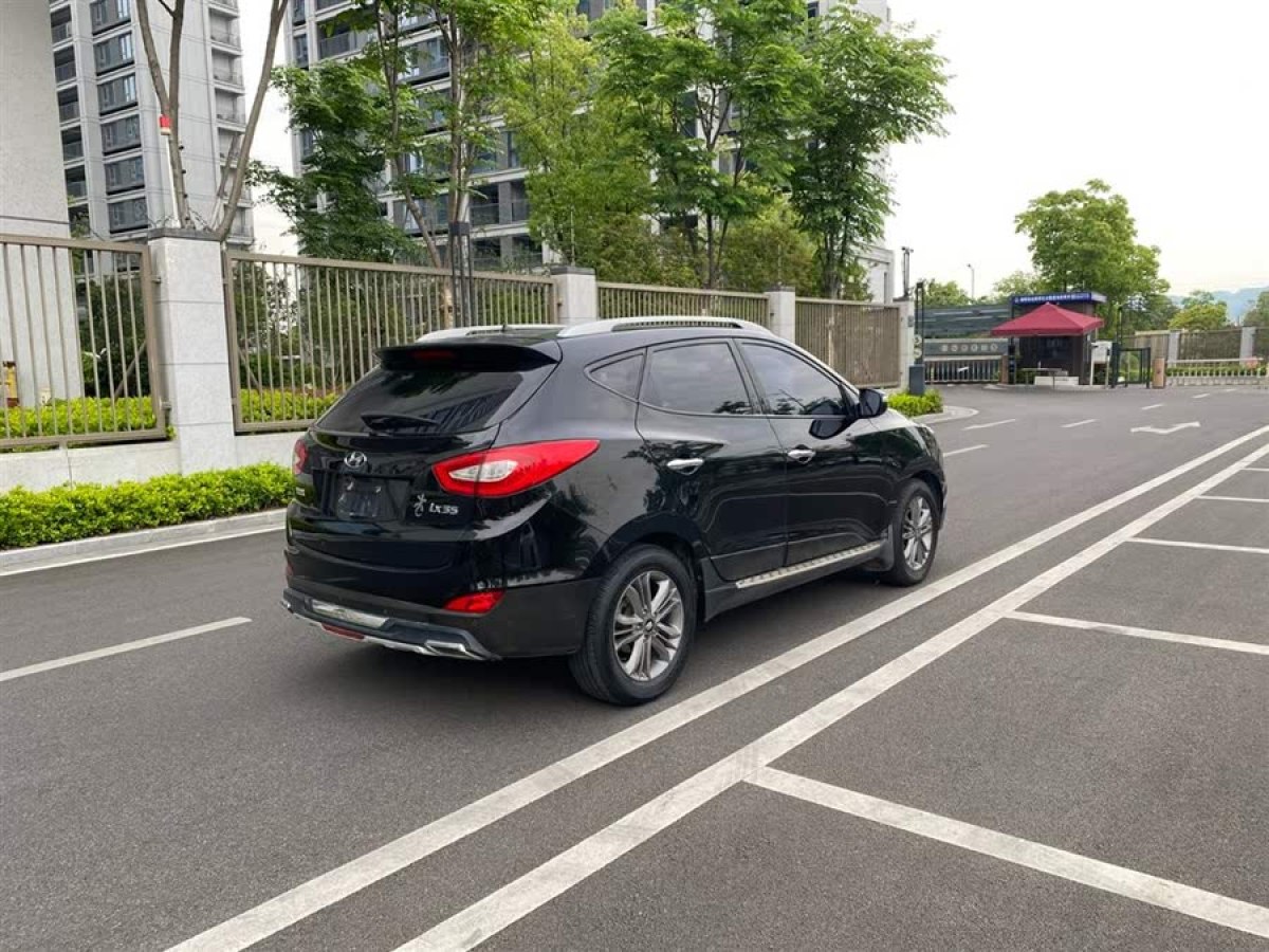 現(xiàn)代 ix35  2015款 2.0L 自動(dòng)兩驅(qū)領(lǐng)先型 國(guó)IV圖片