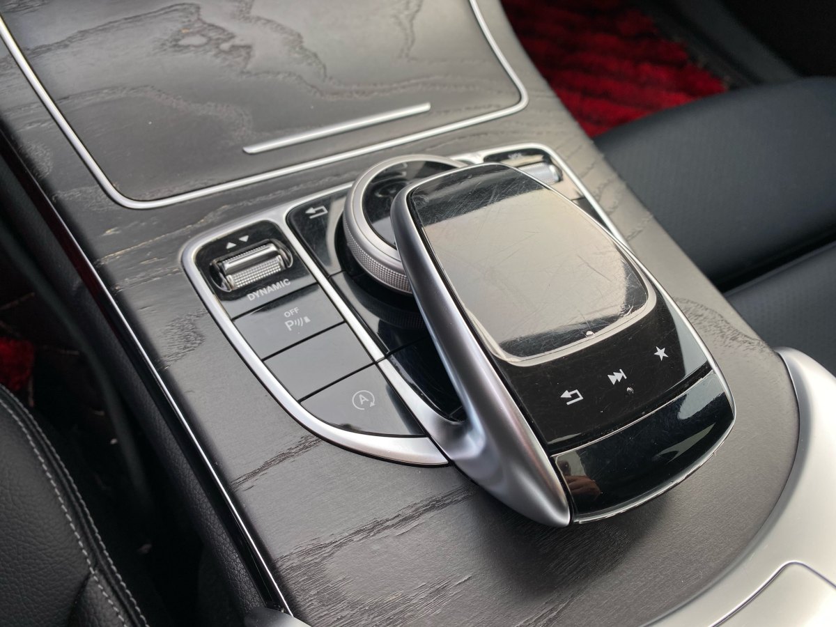 2015年6月奔驰 奔驰C级  2015款 改款 C 200 L 运动型