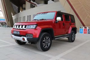 BJ40 北京 2.0T 自動四驅(qū)城市獵人版?zhèn)b客型