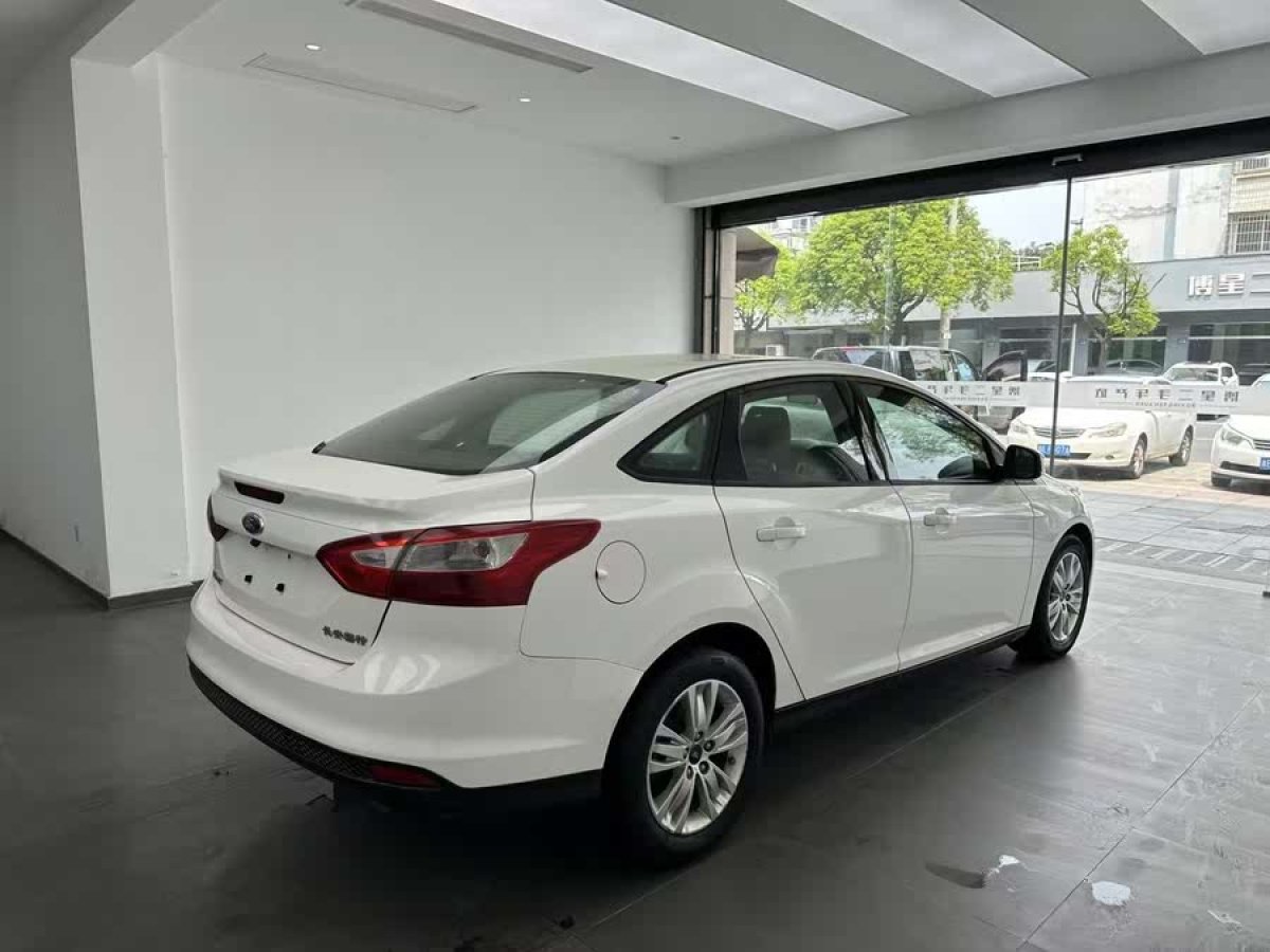 福特 ?？怂? 2012款 三廂 1.6L 自動(dòng)舒適型圖片