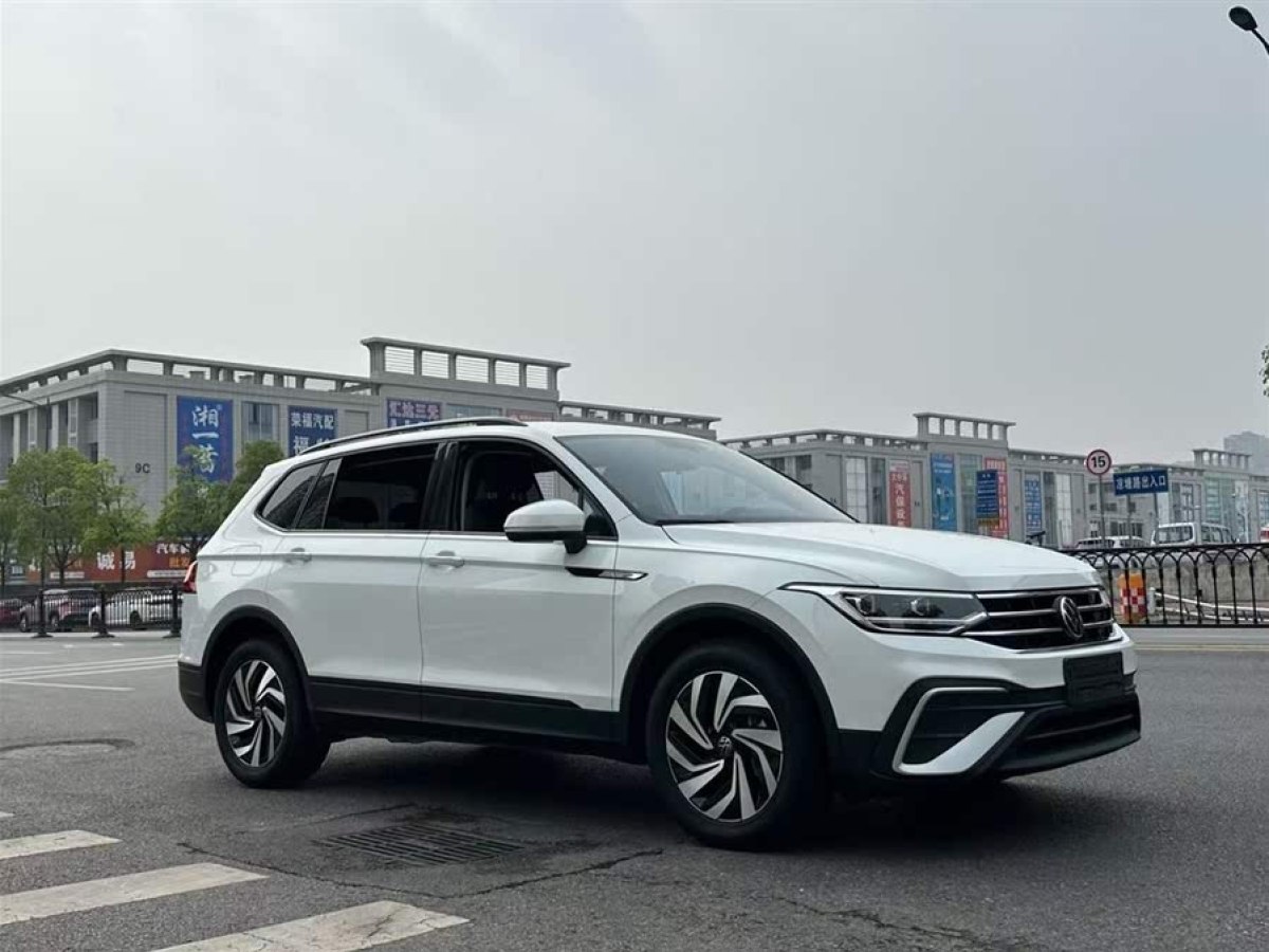 大眾 途觀L  2023款 改款 330TSI 自動兩驅(qū)舒享版圖片