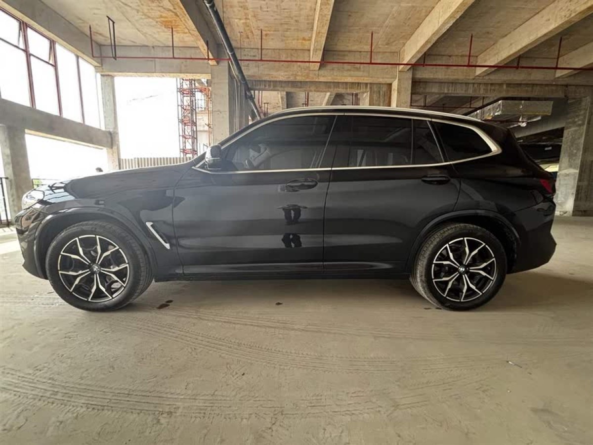 寶馬 寶馬X3  2022款 xDrive30i 領(lǐng)先型 M曜夜套裝圖片