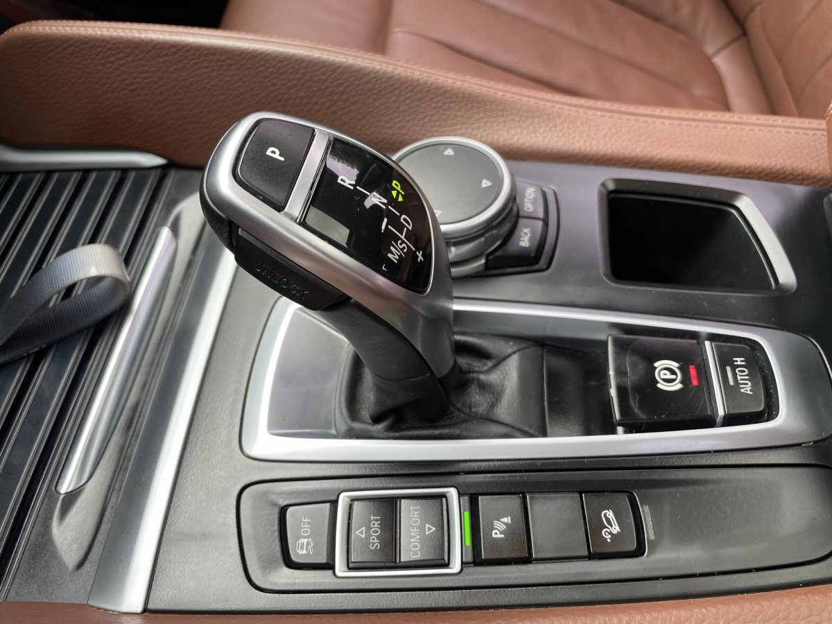 2015年8月宝马 宝马X6  2015款 xDrive35i 豪华型