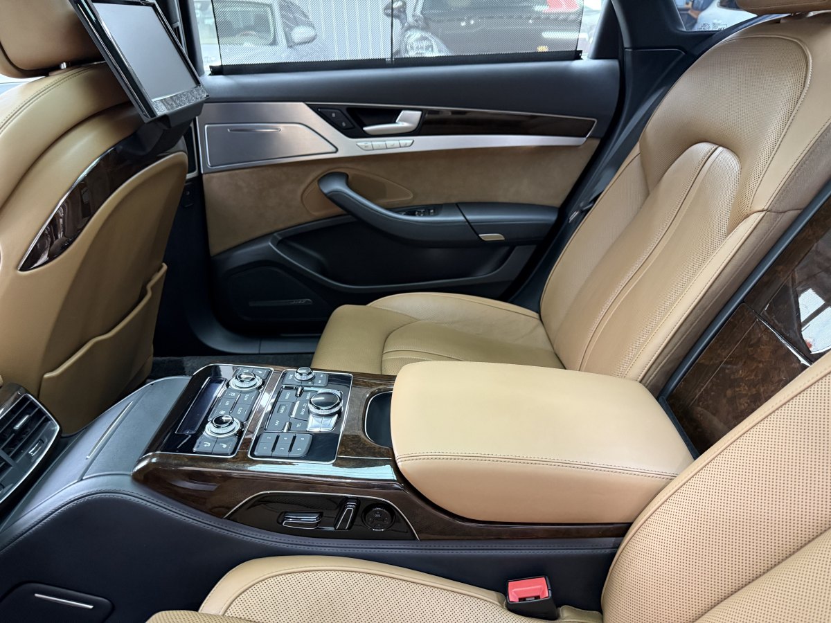 奧迪 奧迪A8  2014款 A8L 45 TFSI quattro豪華型圖片