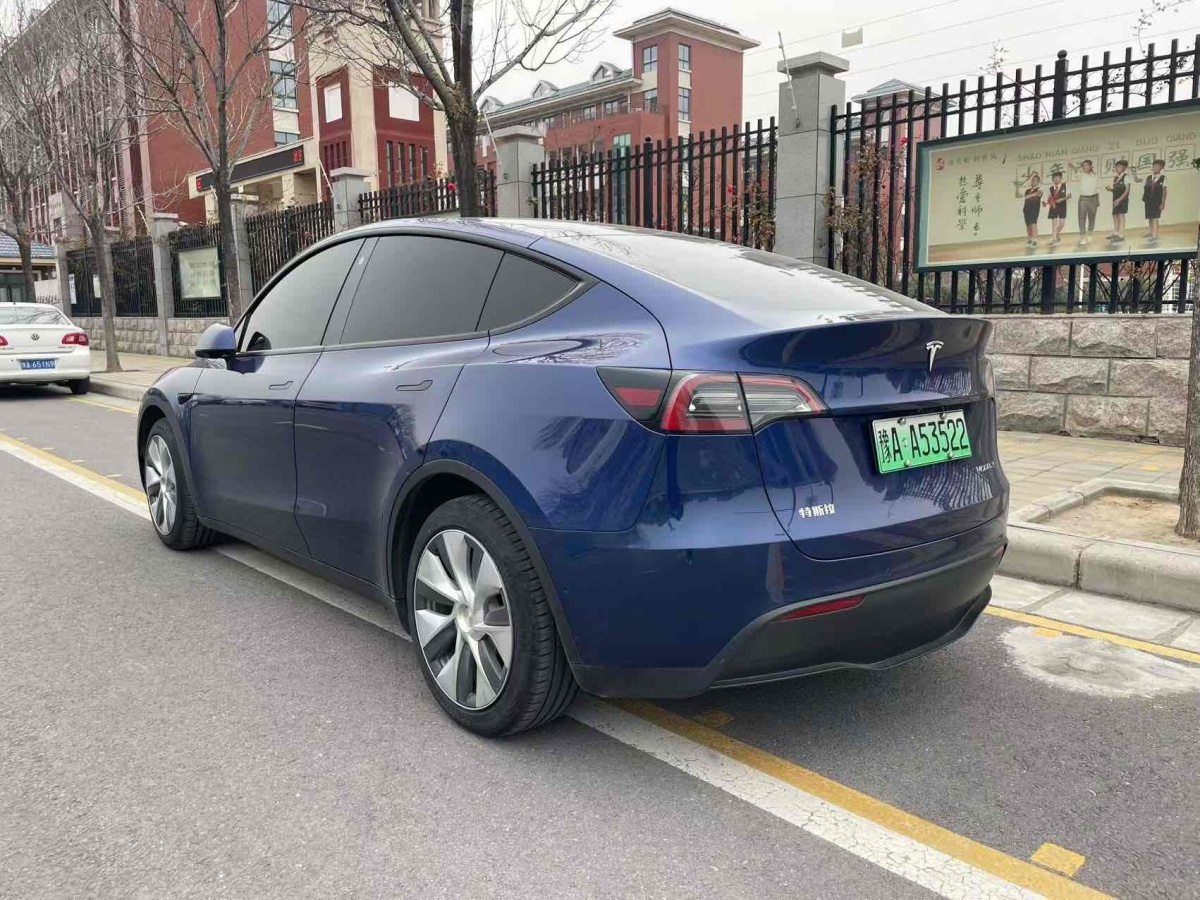 特斯拉 Model 3  2021款 改款 標(biāo)準(zhǔn)續(xù)航后驅(qū)升級(jí)版圖片