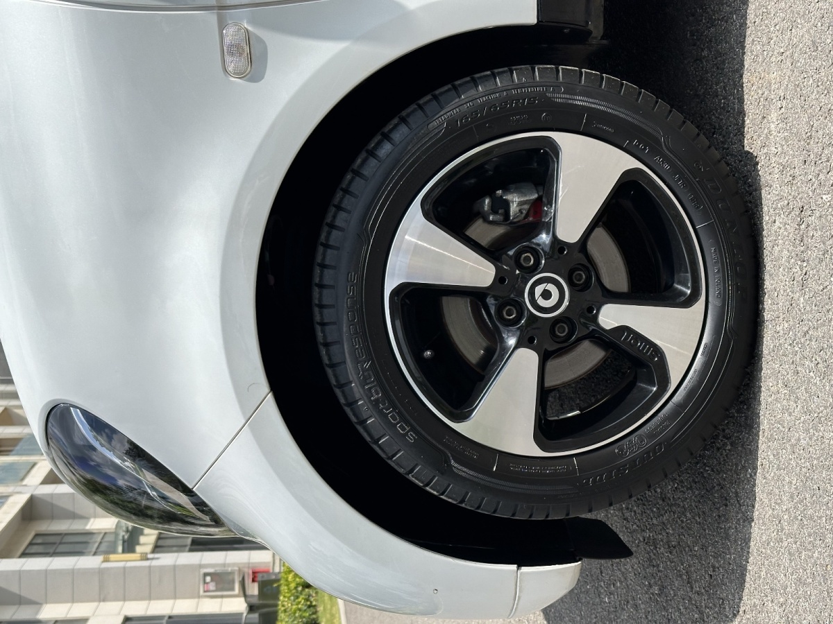 smart fortwo  2018款 1.0L 52千瓦硬頂激情版圖片