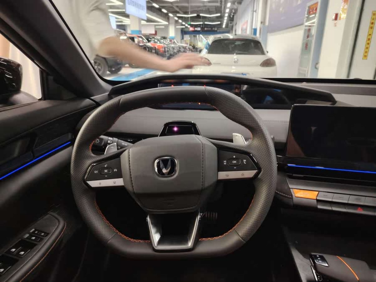 長安 長安UNI-V  2024款 1.5T 尊貴運(yùn)動型圖片