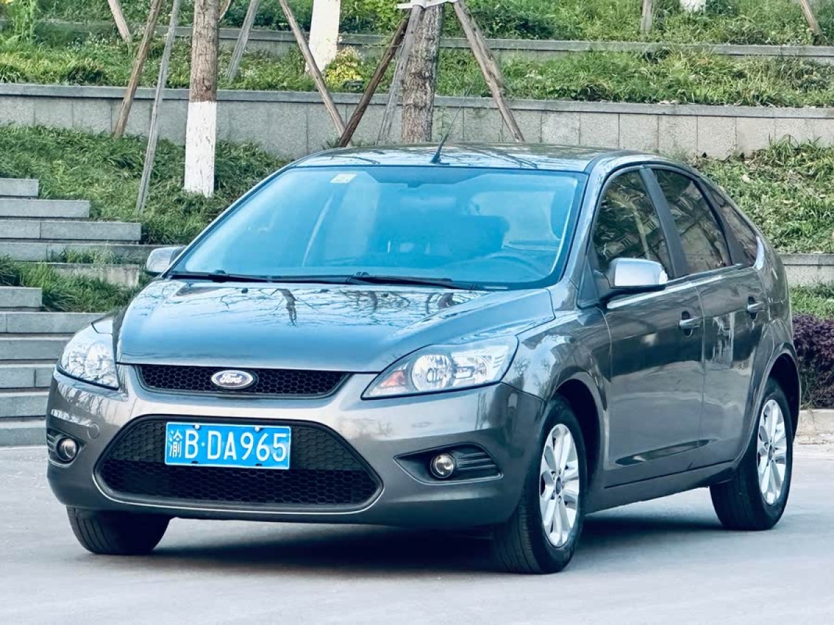 福特 ?？怂? 2013款 兩廂經(jīng)典 1.8L 自動基本型圖片