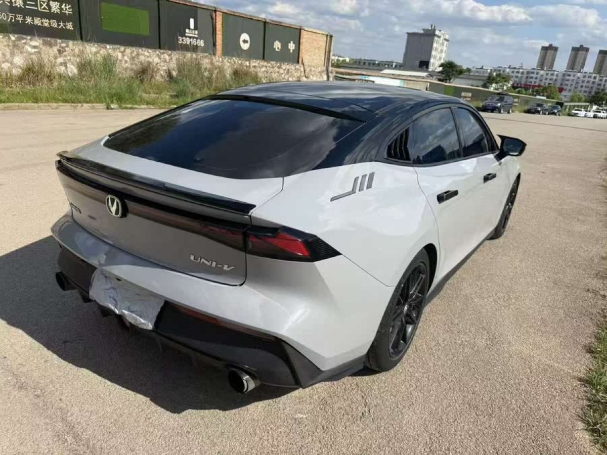 長安 長安UNI-V  2023款 1.5T 尊貴型圖片