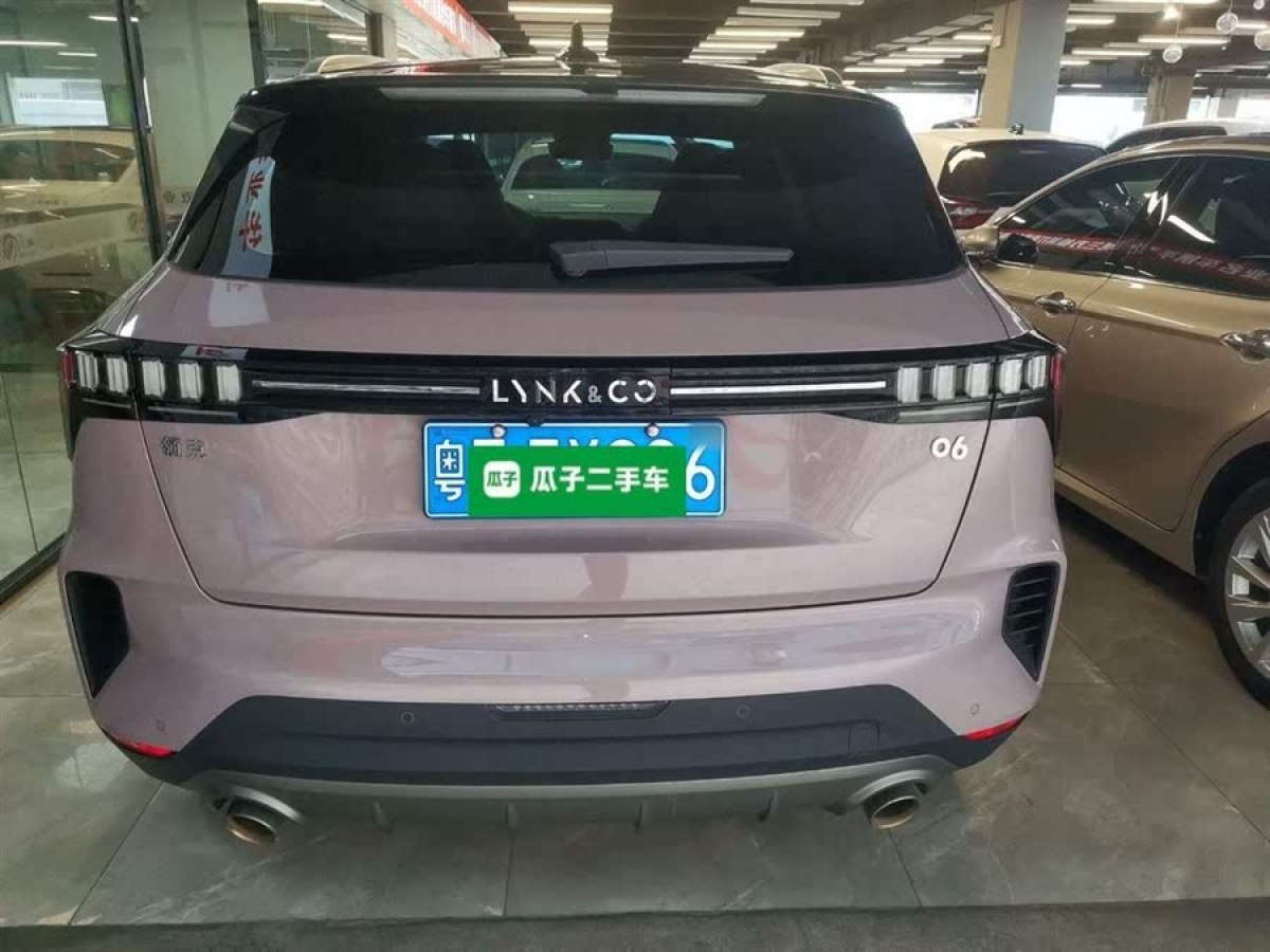 領(lǐng)克 領(lǐng)克06  2022款 1.5T Shero粉色特別版圖片