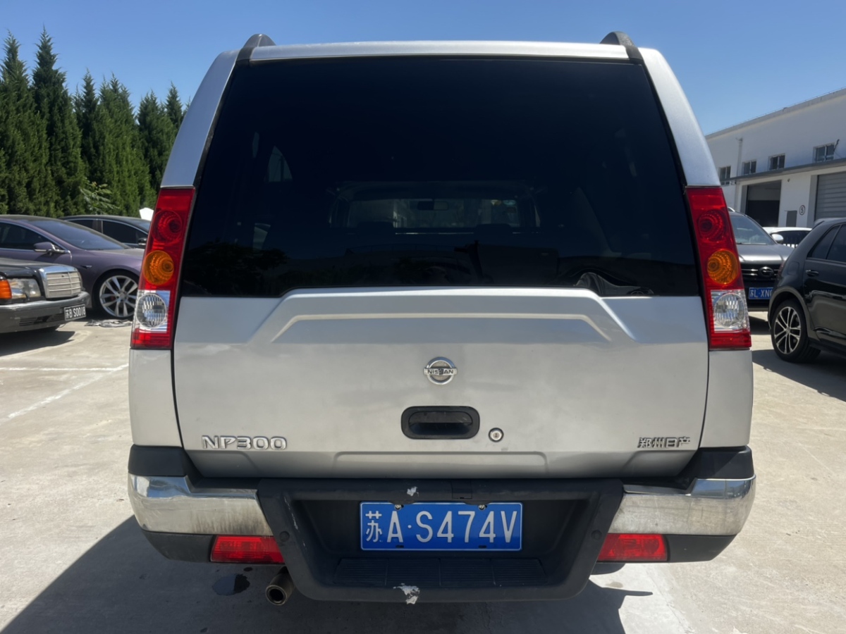 日產(chǎn) ZN廂式車  2013款 2.4L兩驅(qū)標(biāo)準(zhǔn)型5座圖片