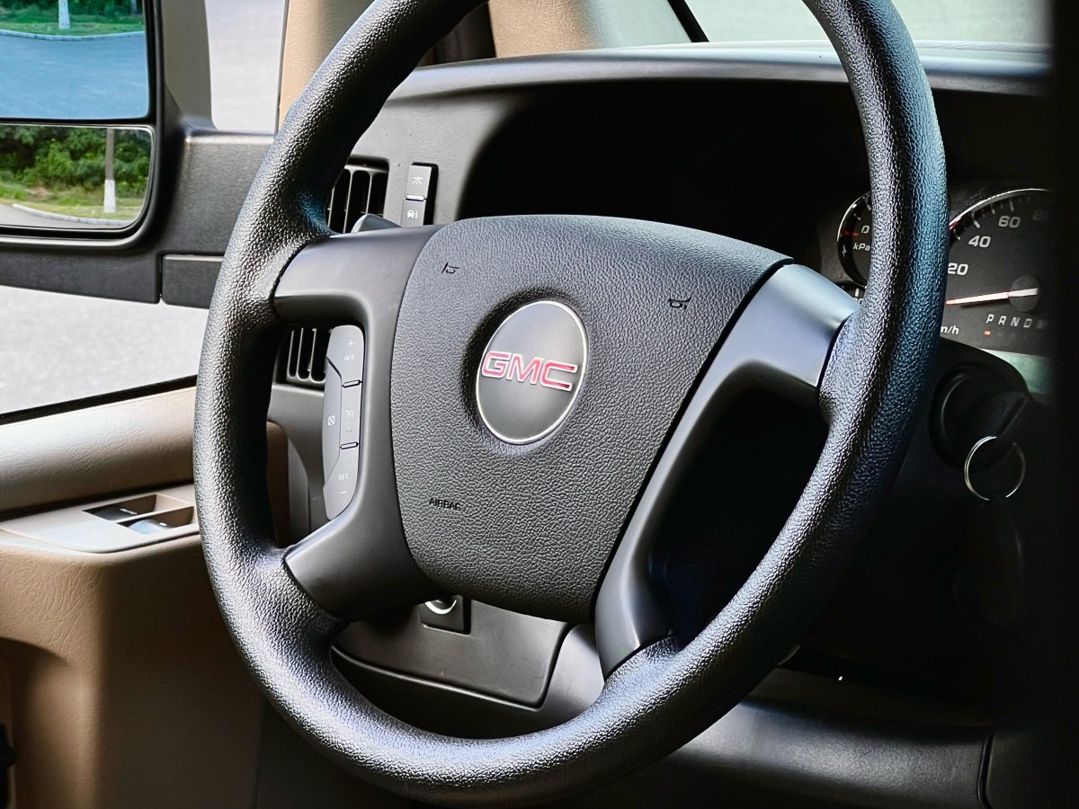 GMC SAVANA  2012款 6.0L 領(lǐng)袖級(jí)經(jīng)典版圖片