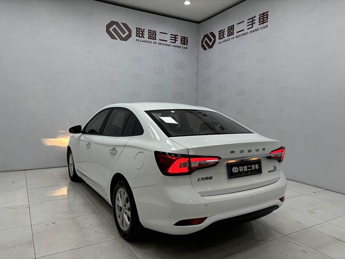 榮威 i5  2020款 1.5L 手動(dòng)4G互聯(lián)領(lǐng)豪版圖片