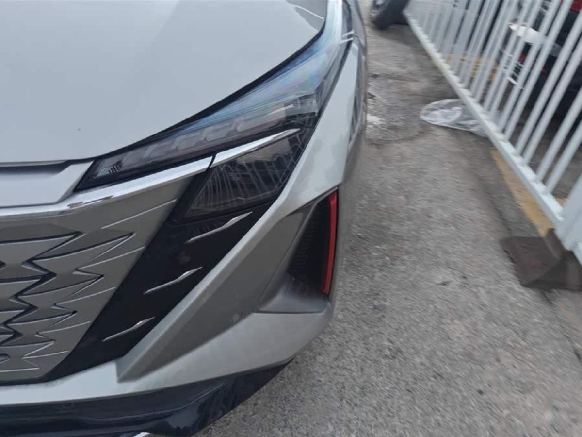 長安歐尚 長安歐尚Z6  2022款 藍(lán)鯨 1.5T DCT智航型圖片