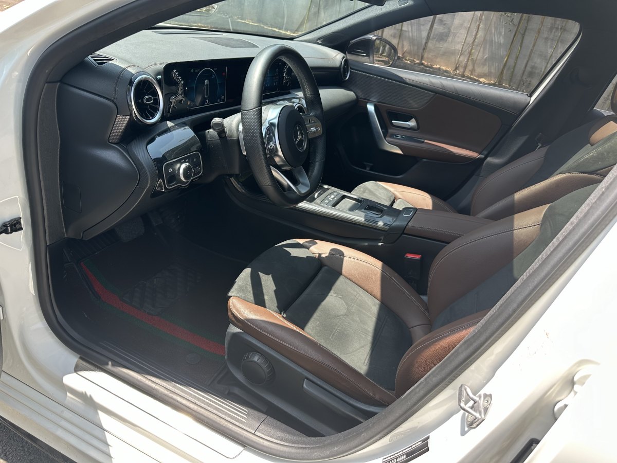 奔驰 奔驰A级  2020款 改款 A 180 L 运动轿车图片