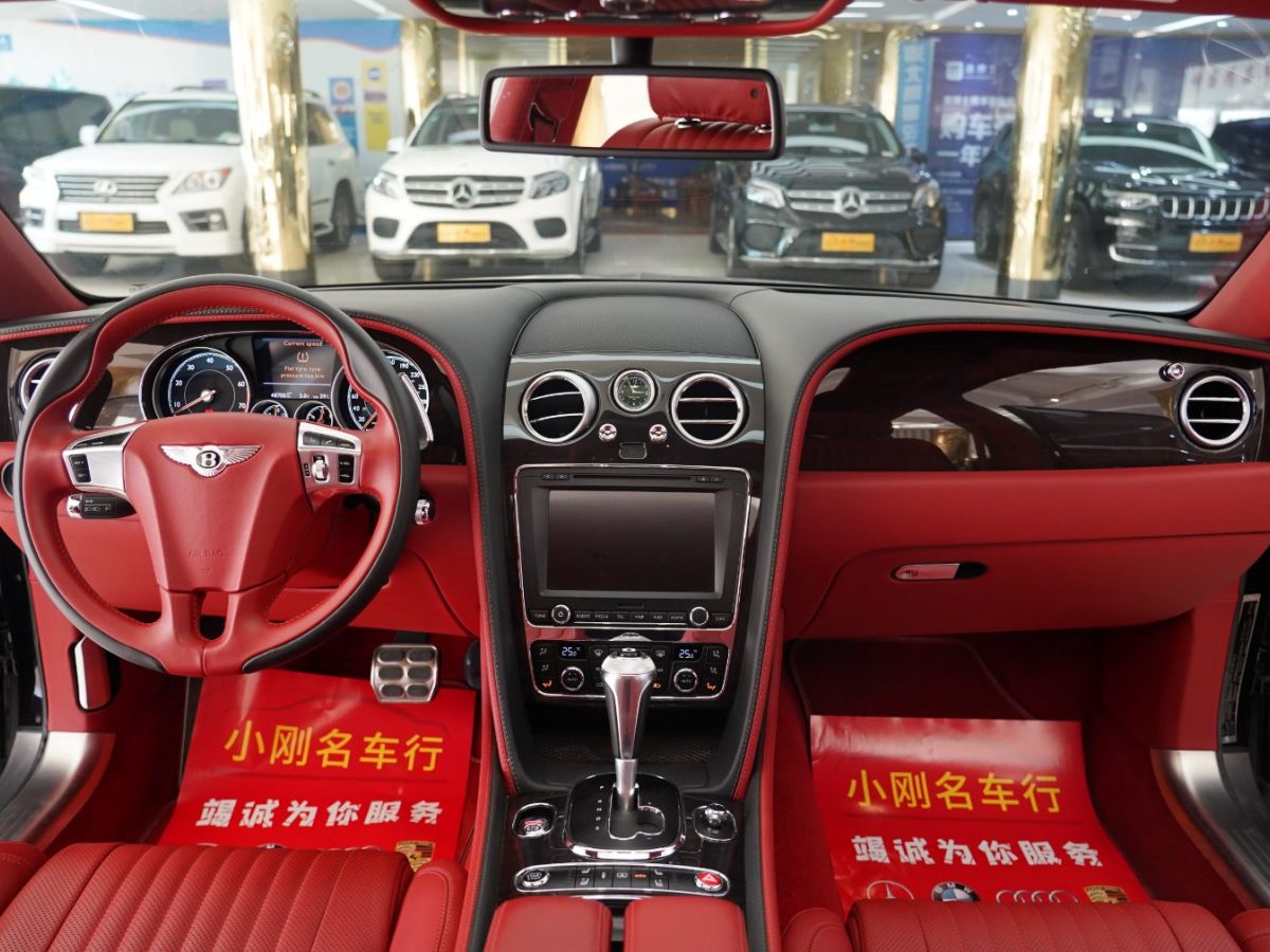 2018年8月宾利 飞驰  2017款 4.0T V8 S 标准版