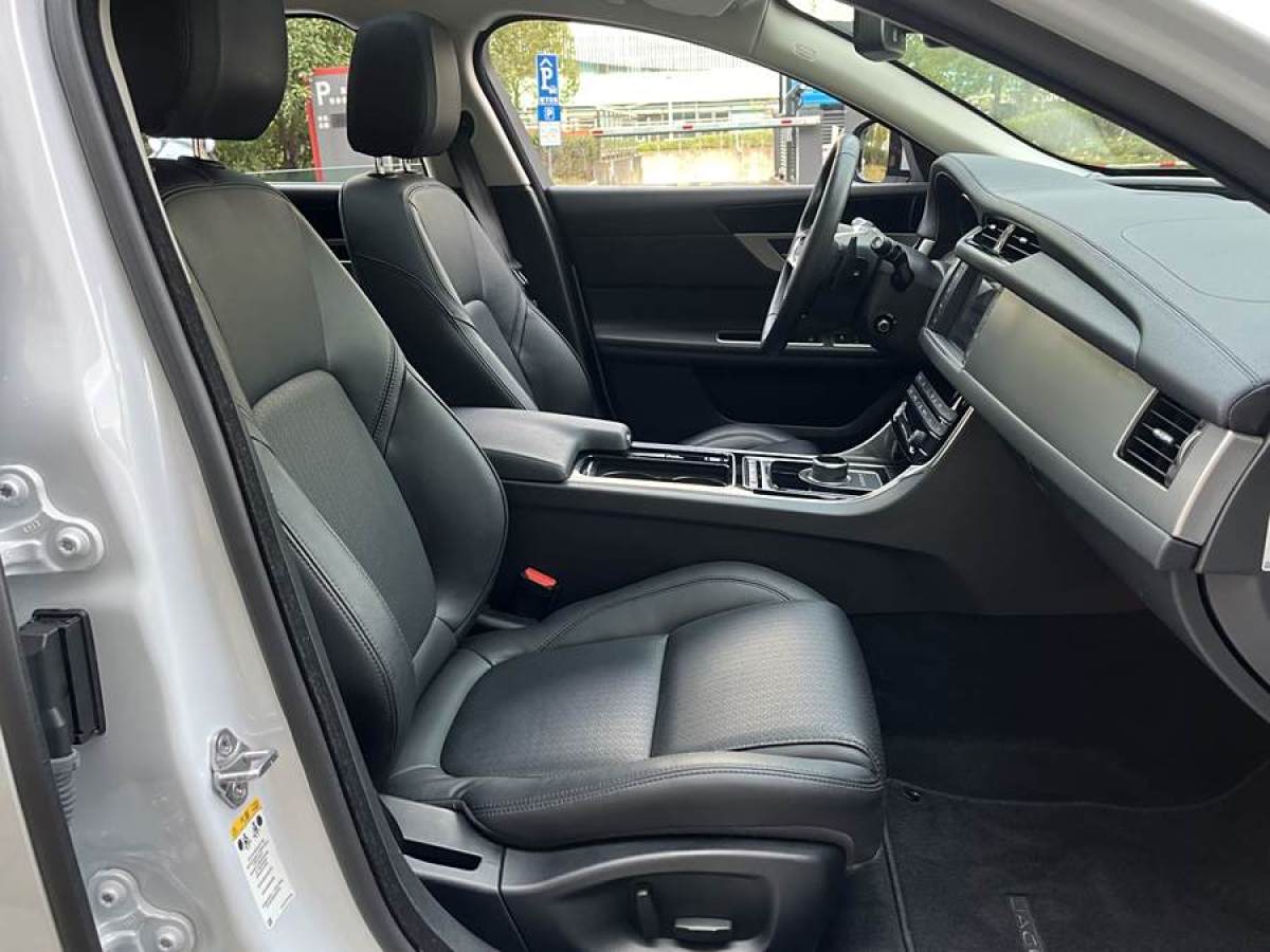 捷豹 XF  2018款 XF Sportbrake 2.0T 250PS 兩驅(qū)風(fēng)華版圖片