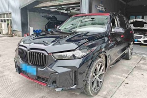寶馬X5 寶馬 xDrive 30Li 尊享型M運(yùn)動(dòng)曜夜套裝