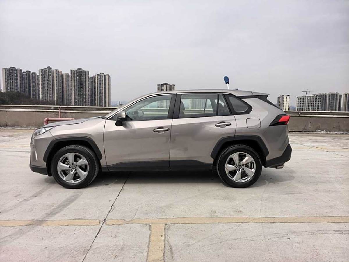 豐田 RAV4榮放  2021款 2.0L CVT兩驅(qū)風(fēng)尚版圖片