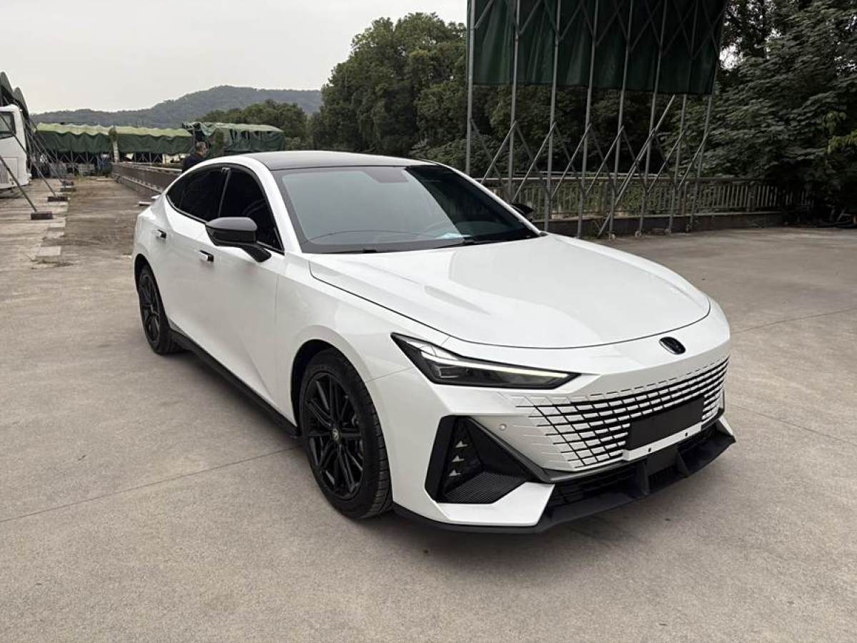 長安 長安UNI-V  2022款 1.5T 尊貴型圖片