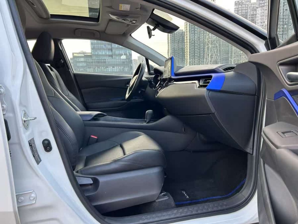 豐田 C-HR  2022款 2.0L 舒適版圖片