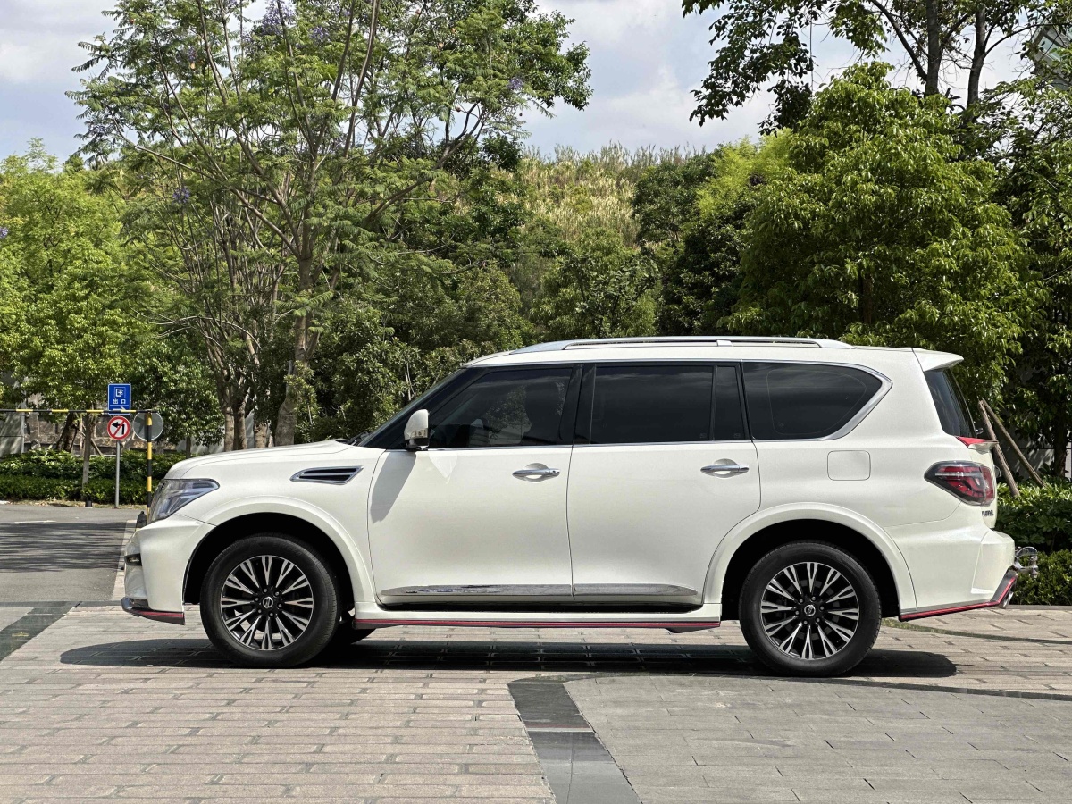 日產(chǎn) 途樂  2018款 4.0L 鉑金型圖片