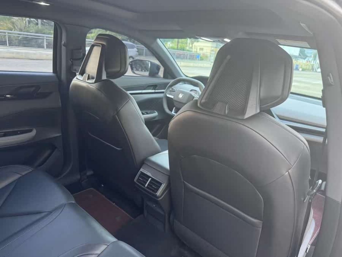 長安 長安UNI-V  2022款 1.5T 尊貴型圖片