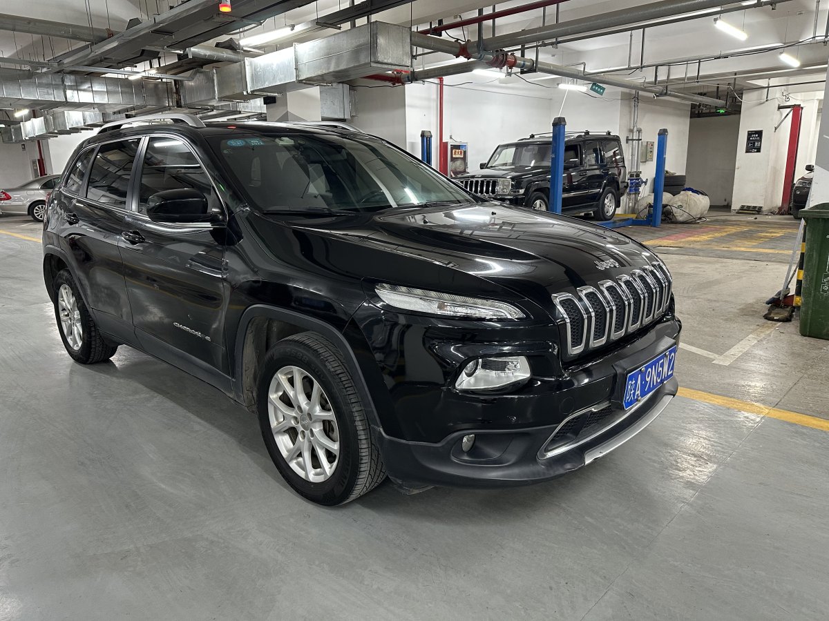 Jeep 自由光  2017款 2.0L 領(lǐng)先版圖片