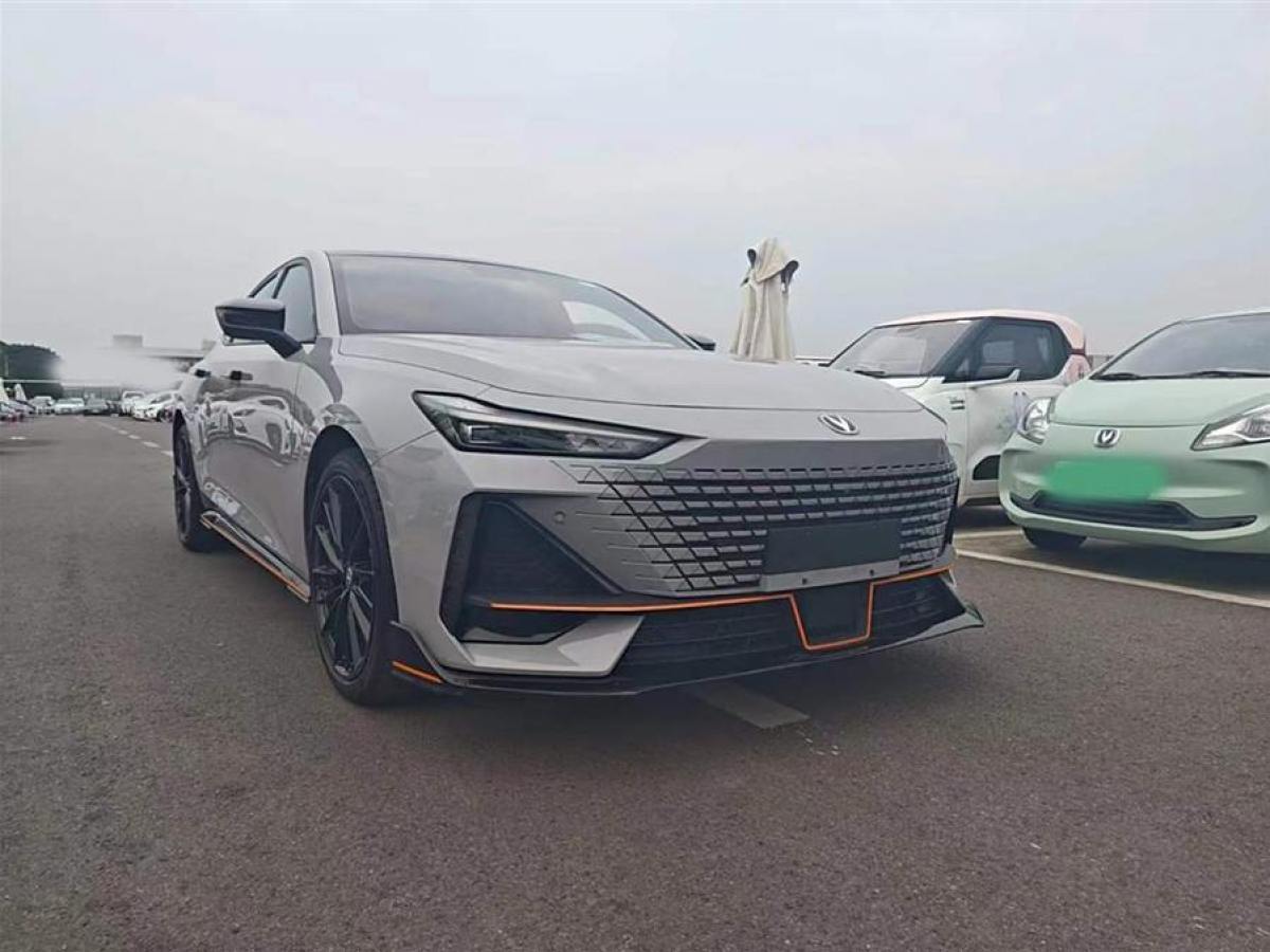 長(zhǎng)安 長(zhǎng)安UNI-V  2022款 1.5T 運(yùn)動(dòng)版圖片