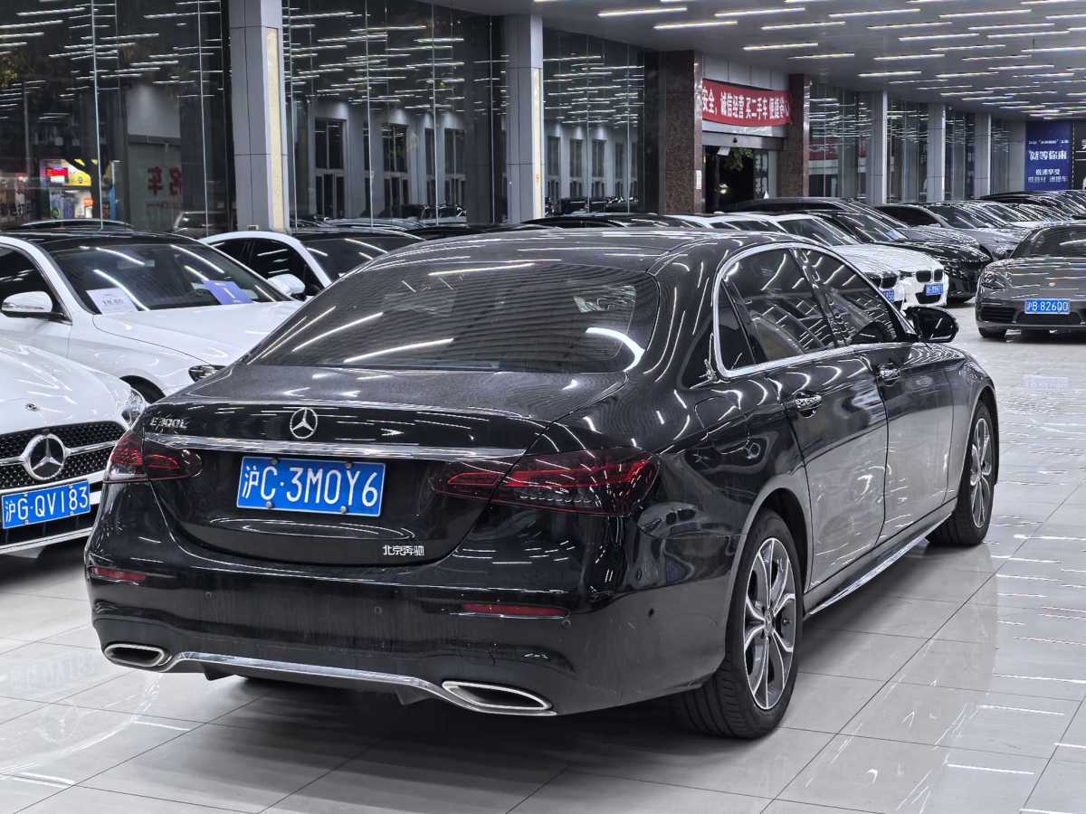 奔馳 奔馳E級  2023款 改款 E 300 L 運動時尚型圖片
