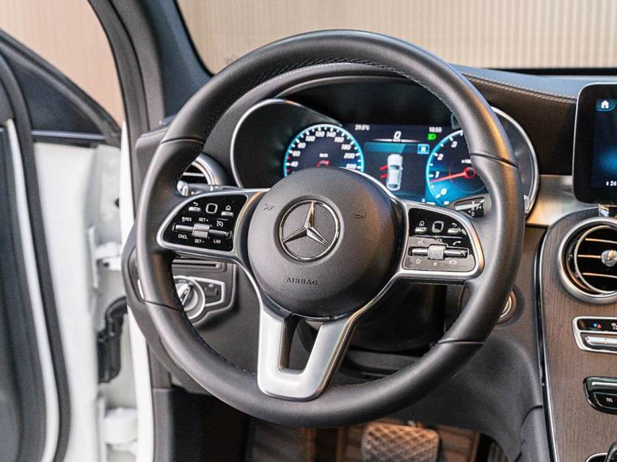 2021年8月奔馳 奔馳GLC  2023款 GLC 300 4MATIC 轎跑SUV