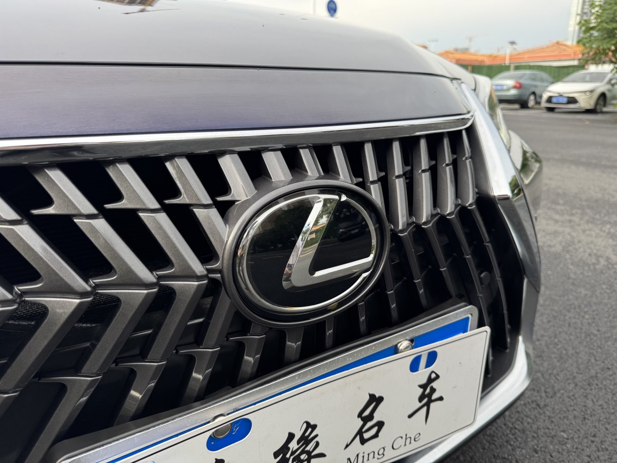 2022年11月雷克薩斯 ES  2022款 300h 卓越版