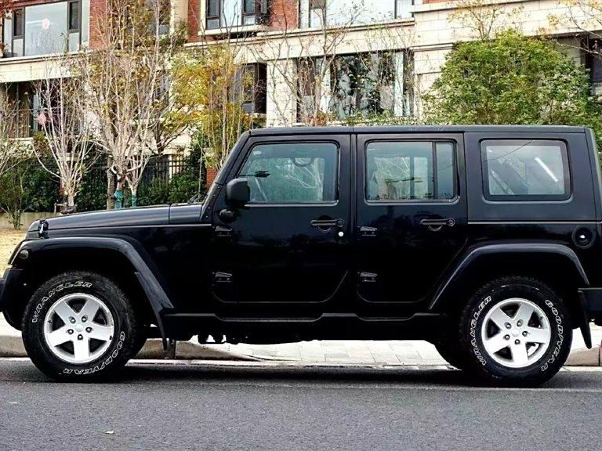 Jeep 牧馬人  2010款 3.8L Sahara 四門版圖片