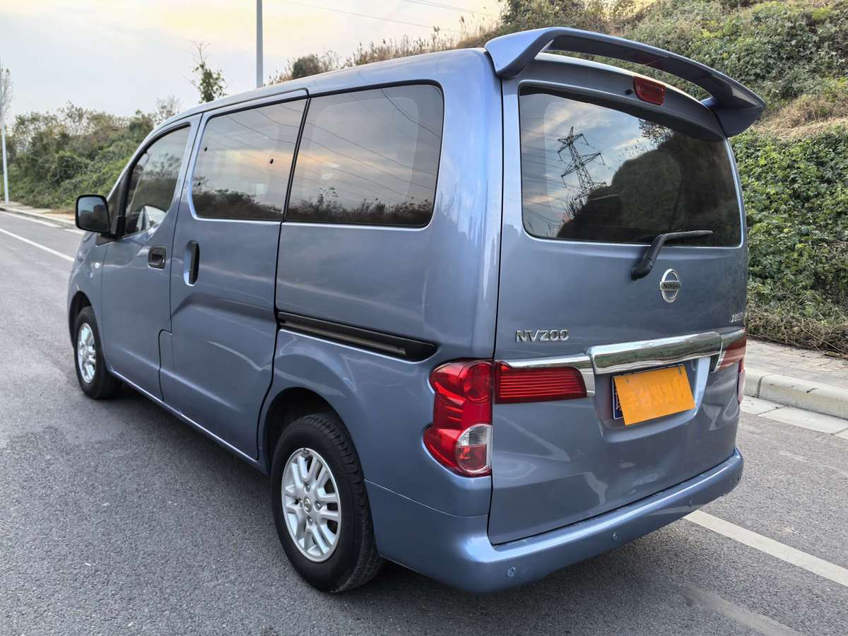 日產(chǎn) NV200  2011款 1.6L 232座 尊雅型圖片