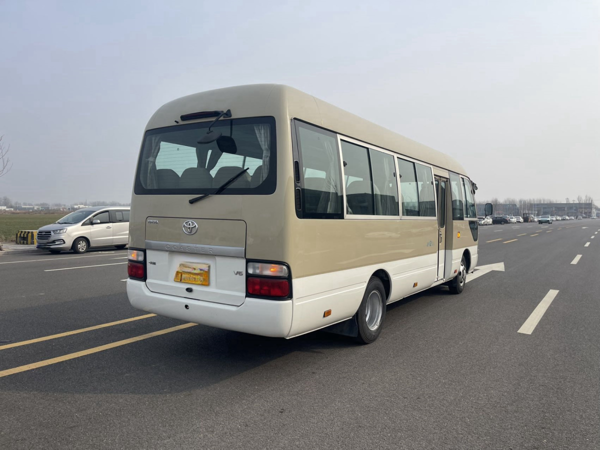 20座4.0排量豐田考斯特旅游車圖片