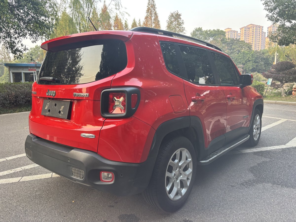 Jeep 自由俠  2017款 180T 自動(dòng)高能版圖片