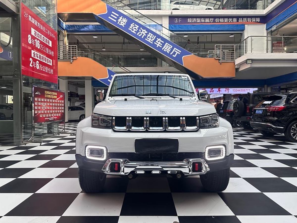 北京 BJ40  2020款 2.0T 自動(dòng)四驅(qū)城市獵人版至尊型圖片