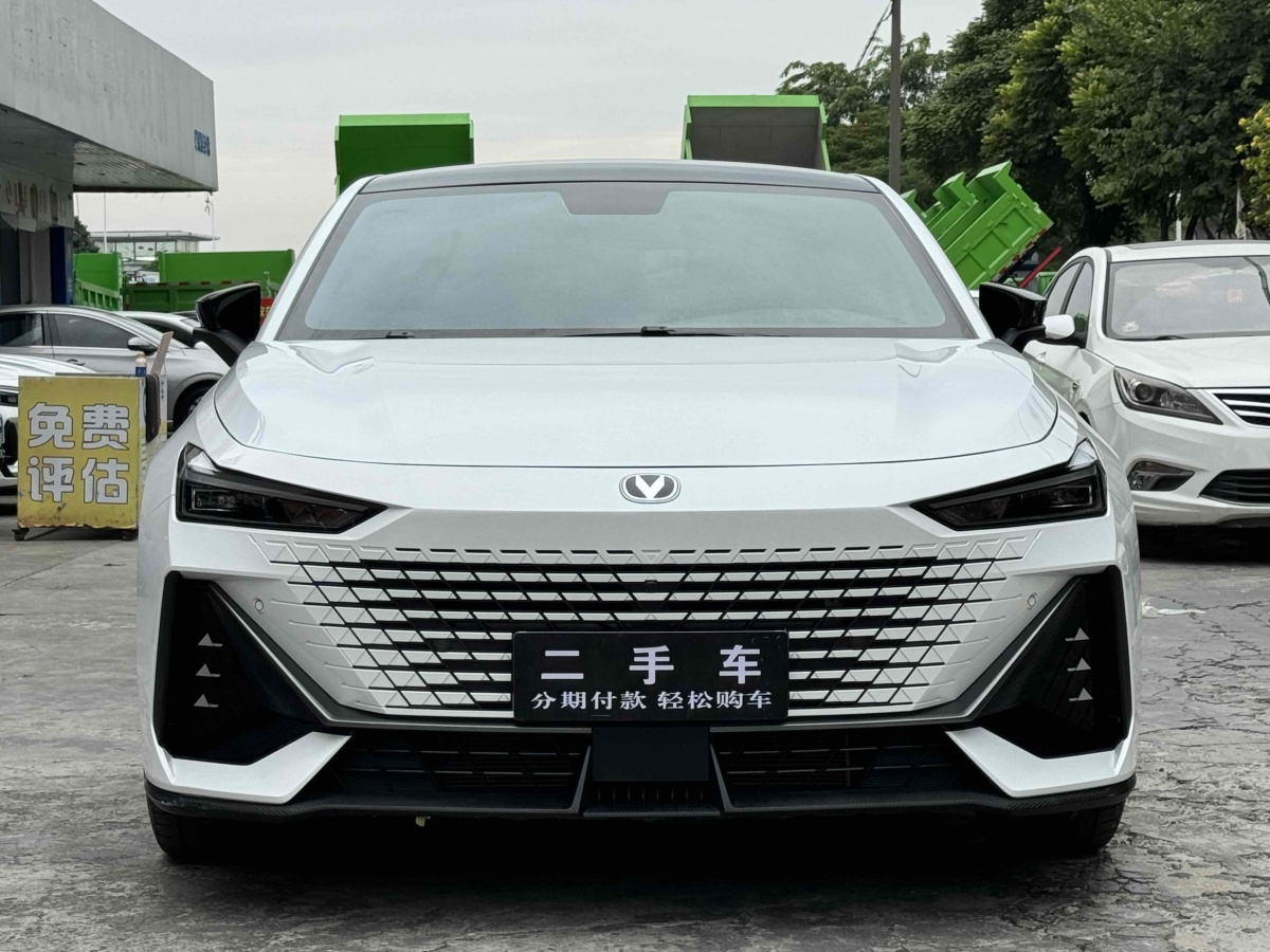 長(zhǎng)安 長(zhǎng)安UNI-V  2022款 1.5T 尊貴型圖片