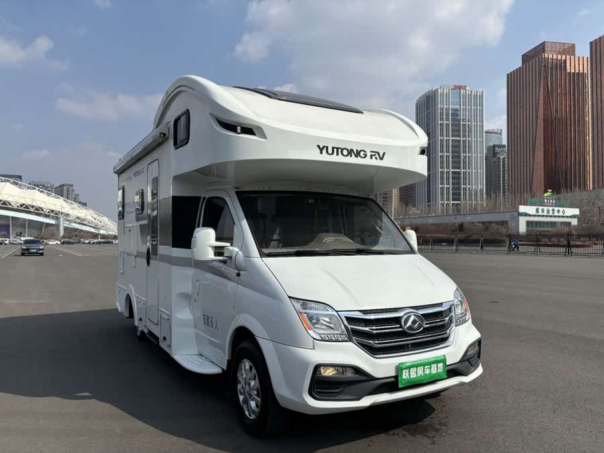 上汽大通 RV90  2021款 2.0T生活家V90自行式C型房車豪華版大額頭橫床圖片