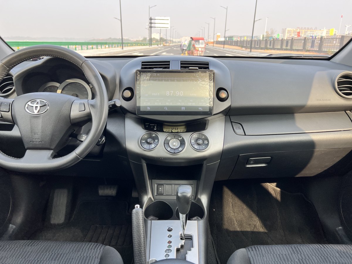 豐田 RAV4  2019款 榮放 2.0L CVT兩驅(qū)先鋒版圖片