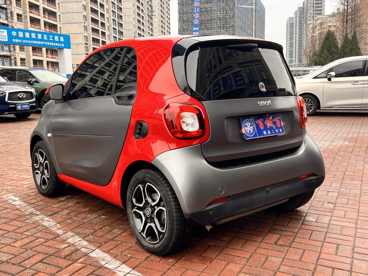 2017年6月smart fortwo  2018款 0.9T 66千瓦硬頂先鋒版