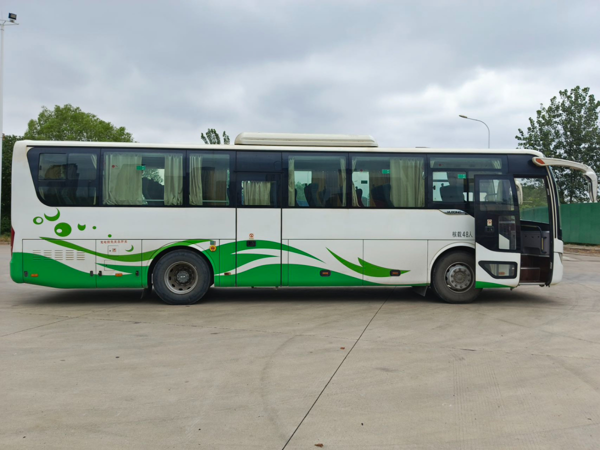 新款48座非營(yíng)運(yùn)宇通新能源ZK6115車型圖片